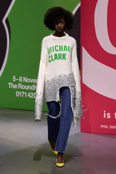 Look 15
